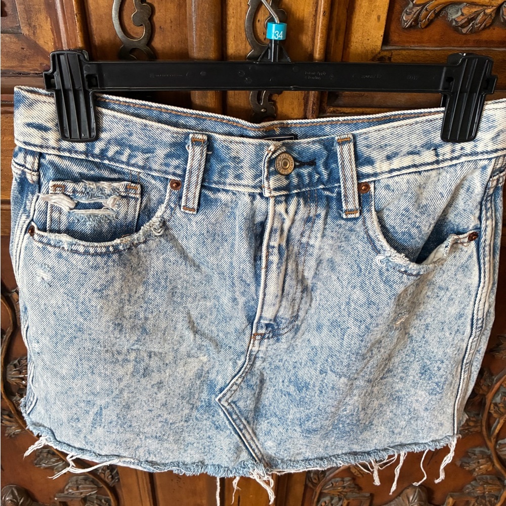Abercrombie & Fitch Natural Rise Raw Hem Acid Wash Denim Mini Skirt Size 27/4